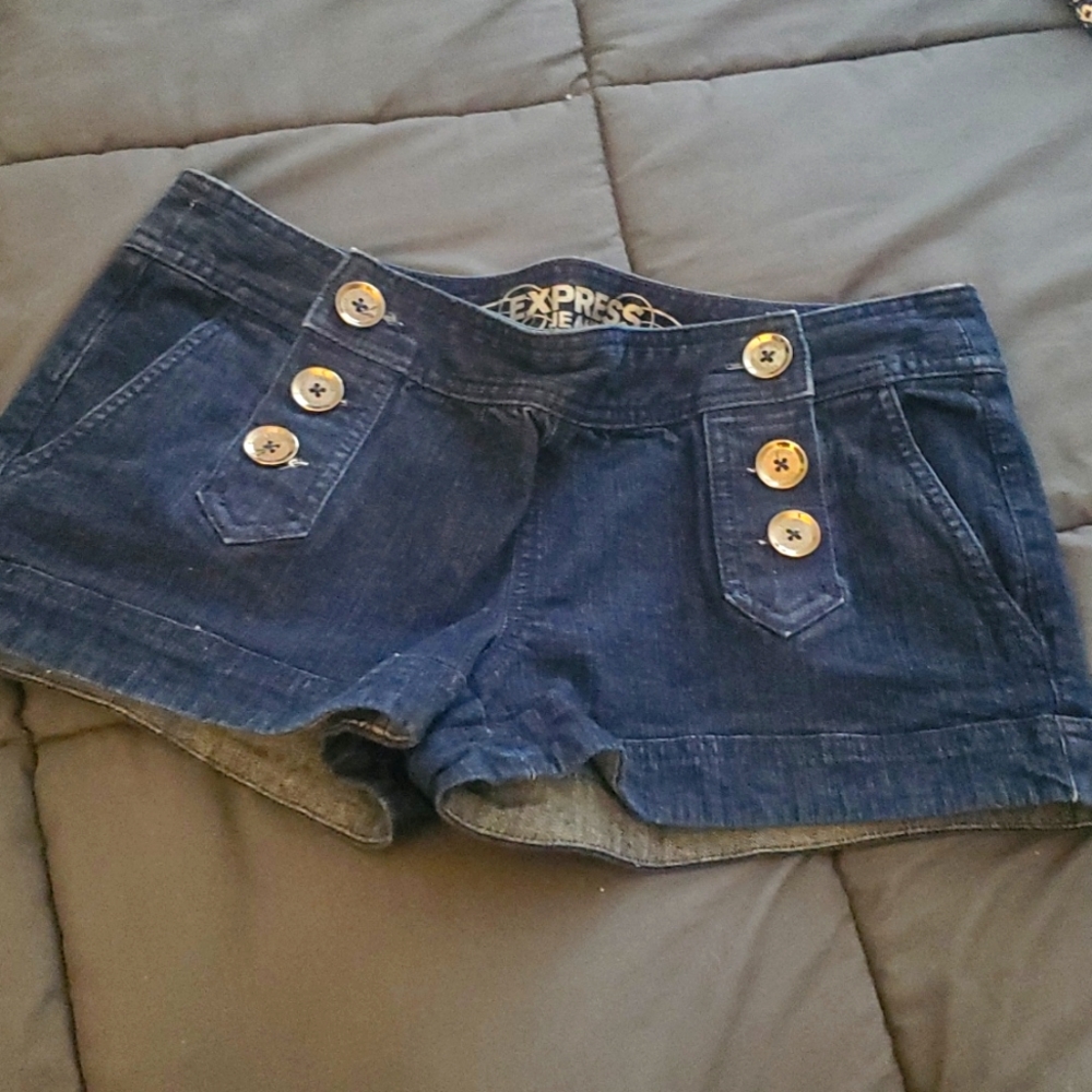 Express Shorts